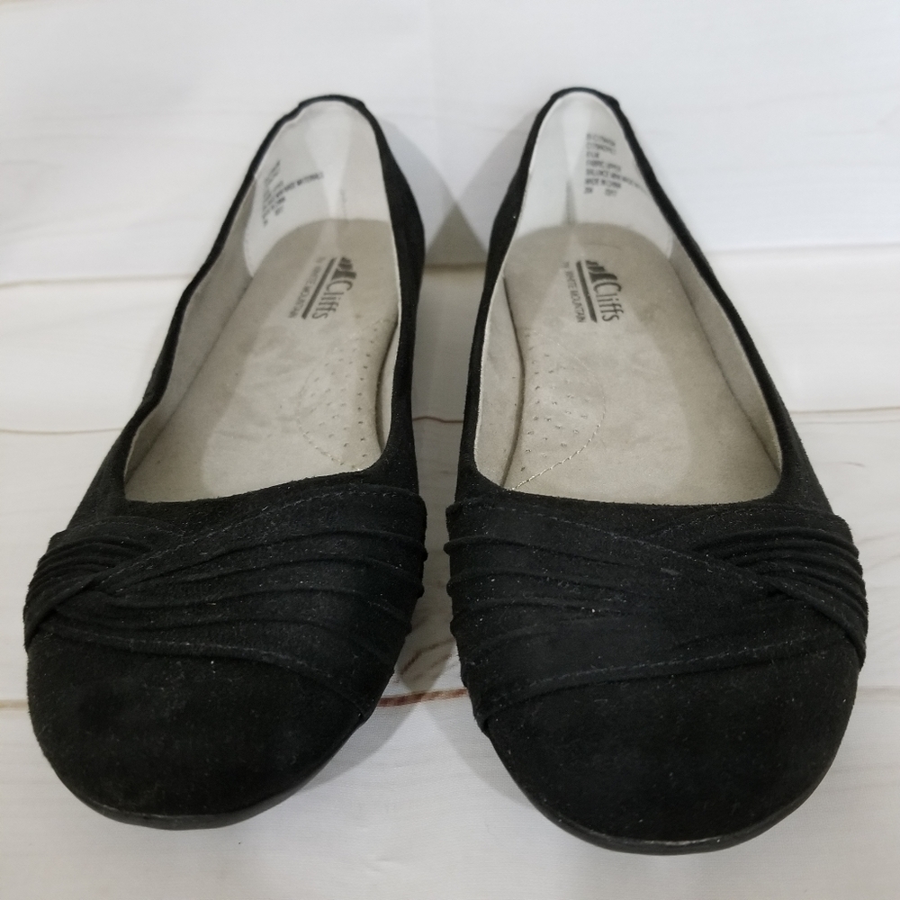Cliffs by White Mountain Hilt Ballet Flats